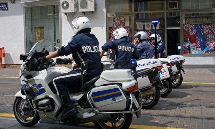 Student uspješno srušio dva korumpirana policajca